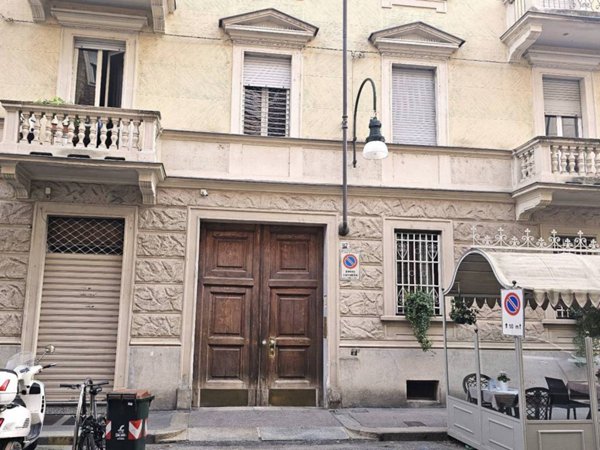 appartamento in vendita a Torino in zona Cit Turin