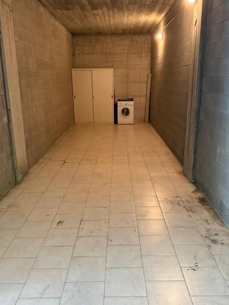 locale di sgombero in vendita a Torino in zona San Donato