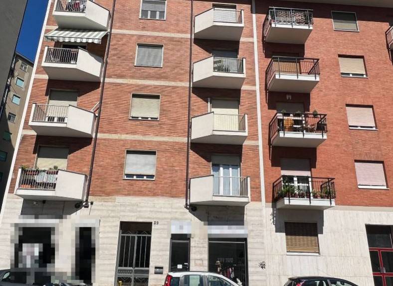 locale commerciale in vendita a Torino in zona Barriera di Milano