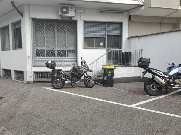 negozio in vendita a Torino in zona Mirafiori Sud