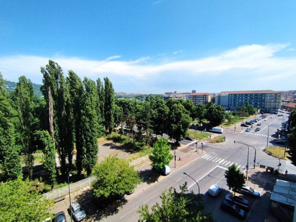 appartamento in vendita a Torino in zona Lingotto