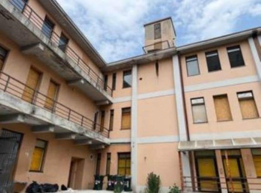 negozio in vendita a Torino in zona Regio Parco