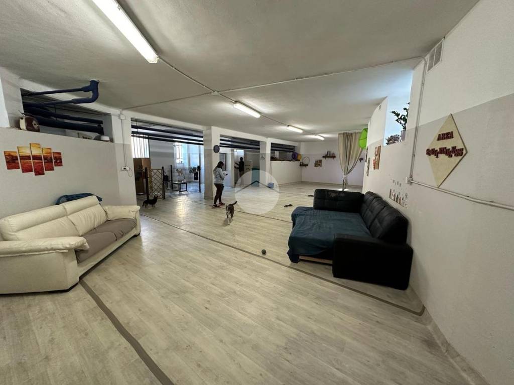 locale commerciale in vendita a Torino in zona Madonna del Pilone