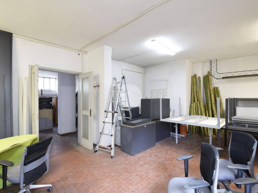 locale commerciale in vendita a Torino in zona Vanchiglia
