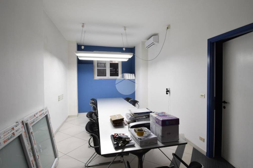 locale commerciale in vendita a Torino in zona Vanchiglia