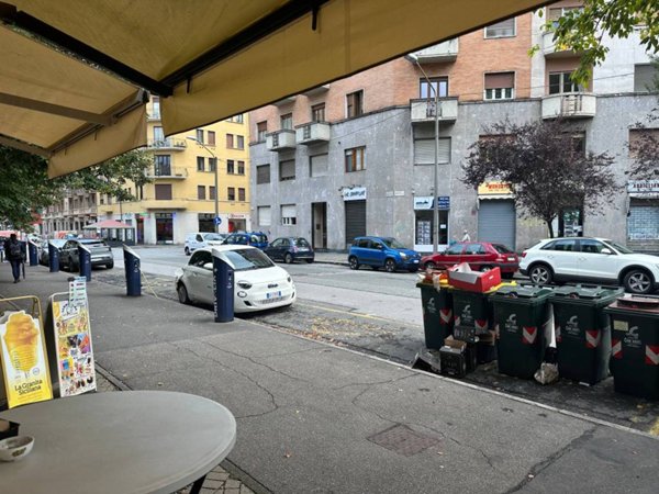 negozio in vendita a Torino in zona Lingotto