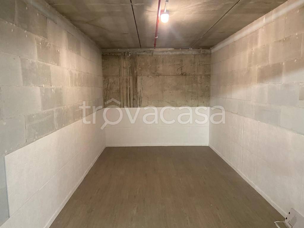 locale di sgombero in vendita a Torino in zona San Donato