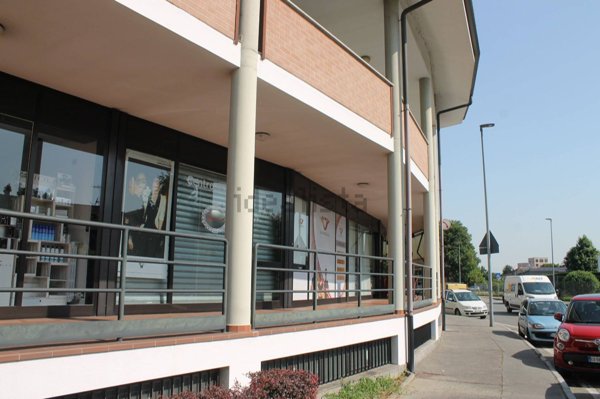 locale commerciale in vendita a Torino in zona Barca