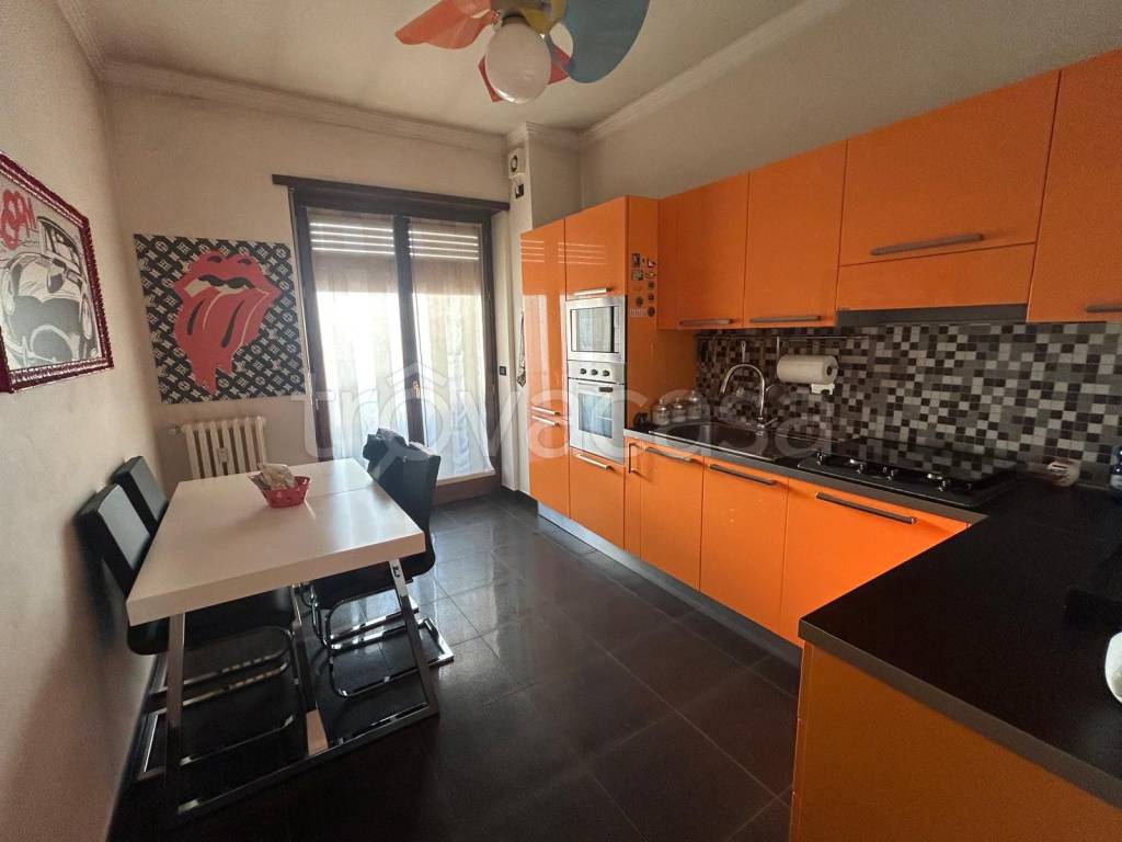 appartamento in vendita a Torino in zona Lingotto