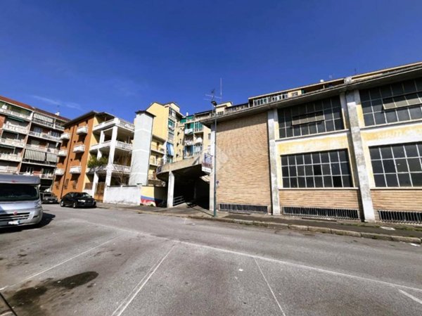 negozio in vendita a Torino in zona Borgata Vittoria