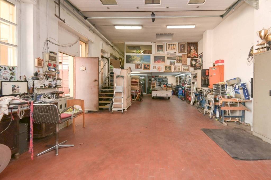 locale commerciale in vendita a Torino in zona Santa Rita