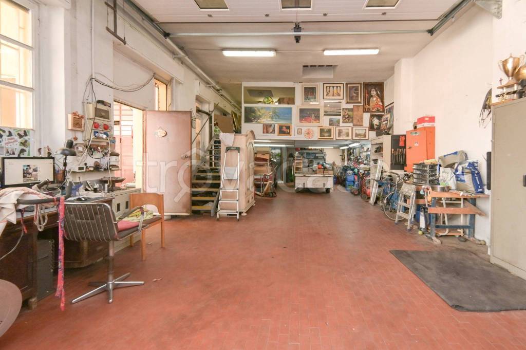 locale commerciale in vendita a Torino in zona Santa Rita