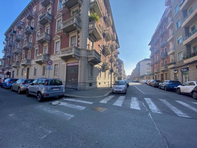 negozio in vendita a Torino in zona Cenisia