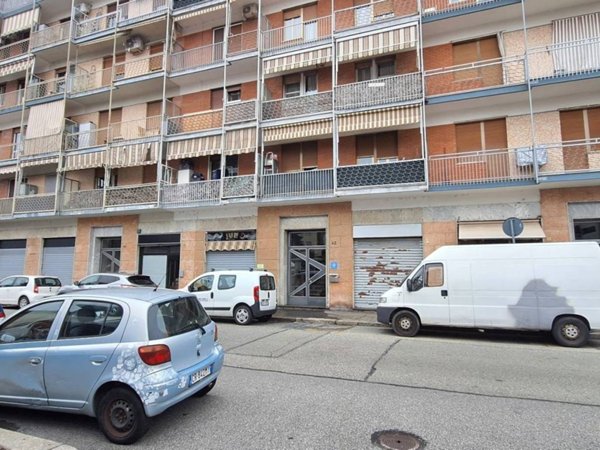 negozio in vendita a Torino in zona Mirafiori Sud