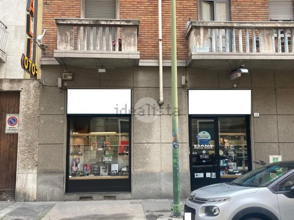 locale commerciale in vendita a Torino in zona Parella