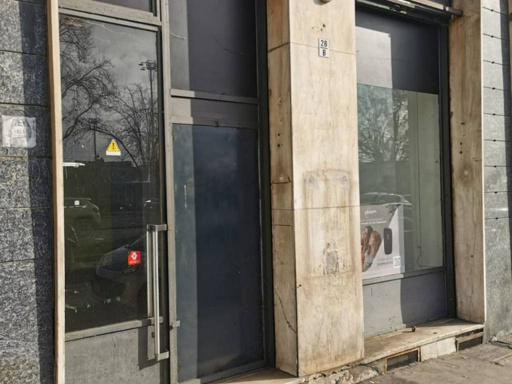 negozio in vendita a Torino in zona Mirafiori Nord