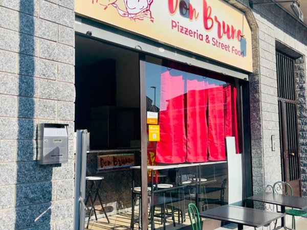 negozio in vendita a Torino in zona Mirafiori Sud
