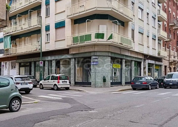negozio in vendita a Torino in zona Cenisia