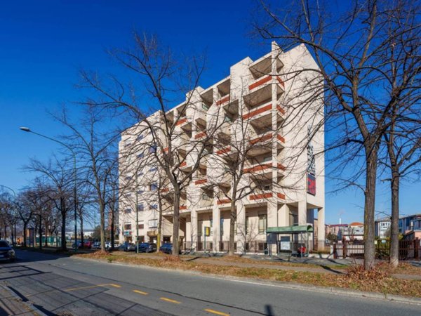 negozio in vendita a Torino in zona Mirafiori Sud