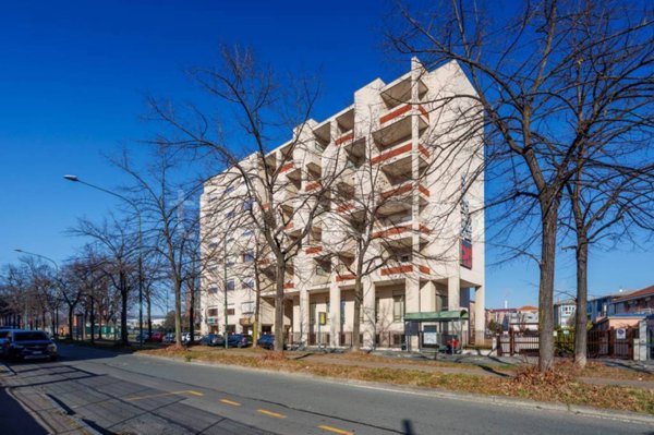 negozio in vendita a Torino in zona Mirafiori Sud