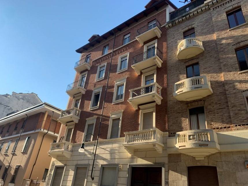appartamento in vendita a Torino in zona Cit Turin
