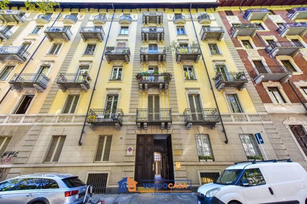 locale commerciale in vendita a Torino in zona Vanchiglia