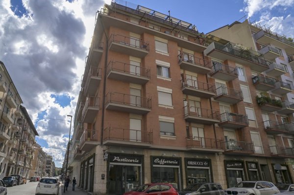 negozio in vendita a Torino in zona Parella