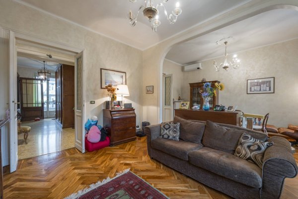 appartamento in vendita a Torino in zona Cit Turin