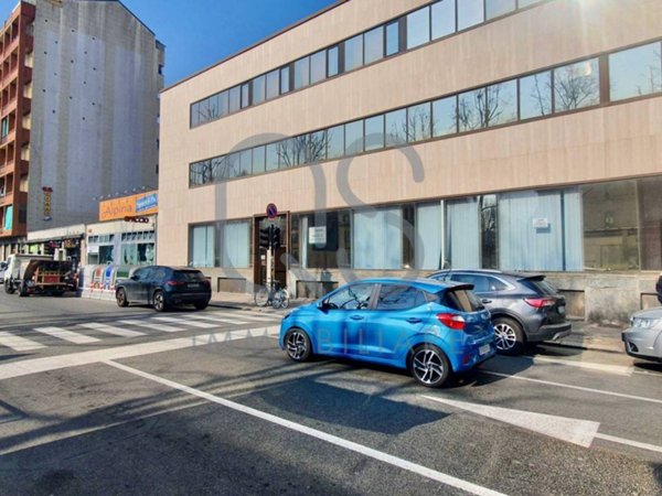 negozio in vendita a Torino in zona Madonna di Campagna