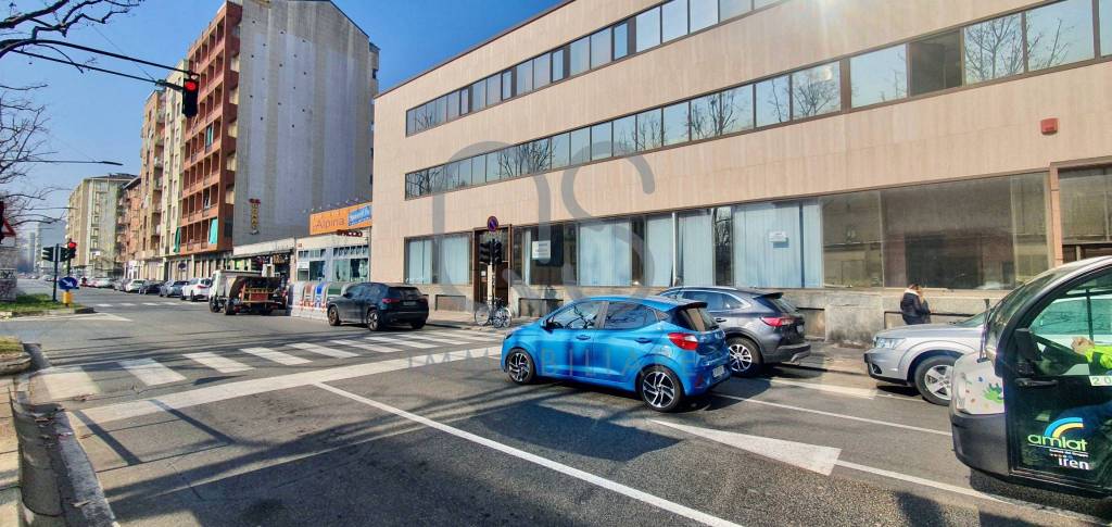 negozio in vendita a Torino in zona Lucento