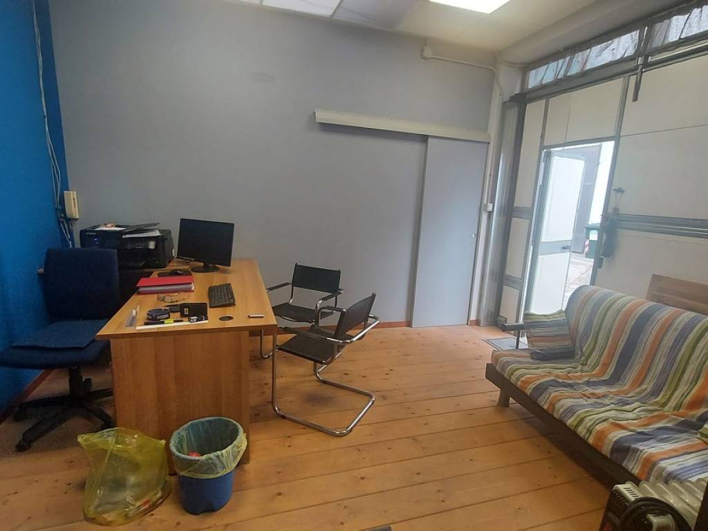 locale commerciale in vendita a Torino in zona Pozzo Strada