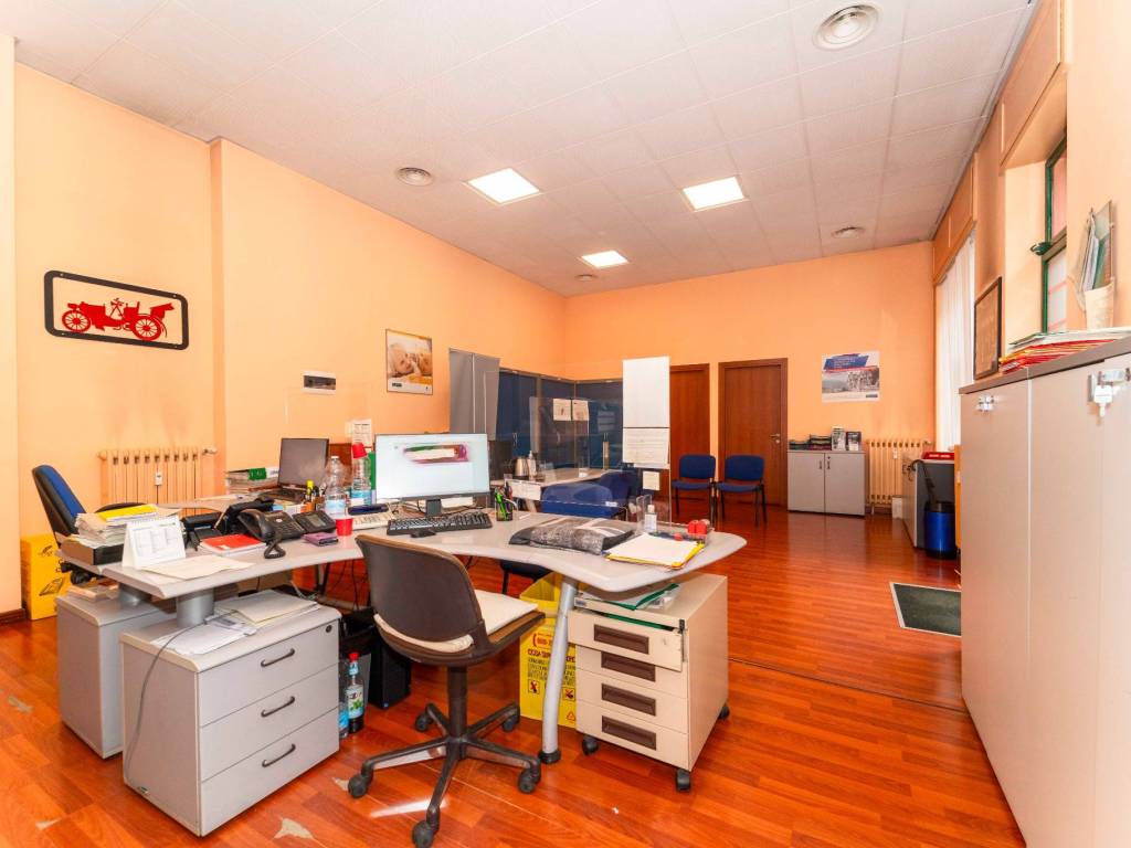 negozio in vendita a Torino in zona Cenisia