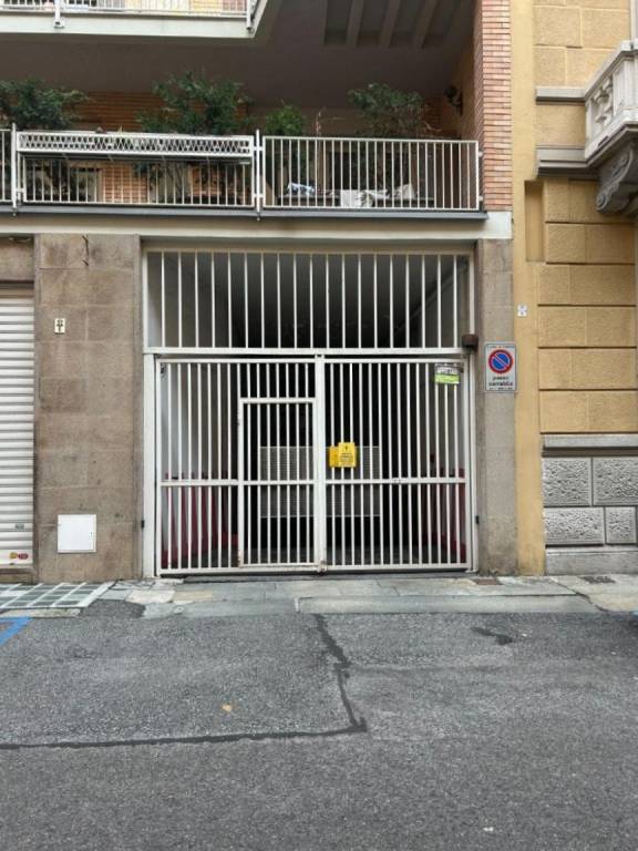 locale commerciale in vendita a Torino in zona Crocetta