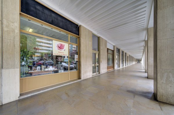 negozio in vendita a Torino in zona Parella