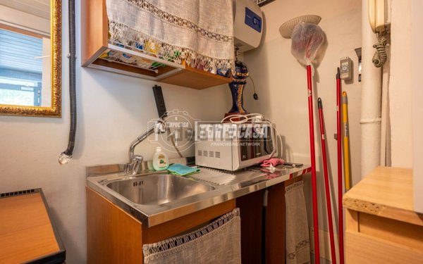 locale commerciale in vendita a Torino in zona Crocetta