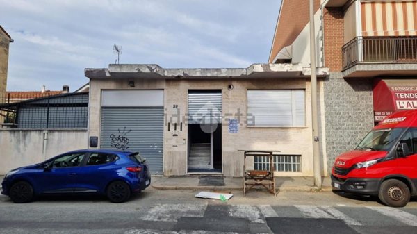 locale di sgombero in vendita a Torino in zona Borgata Lesna