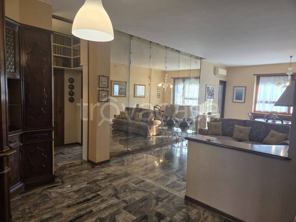 appartamento in vendita a Torino in zona Lingotto