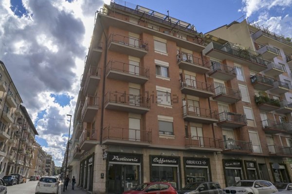 negozio in vendita a Torino in zona Parella