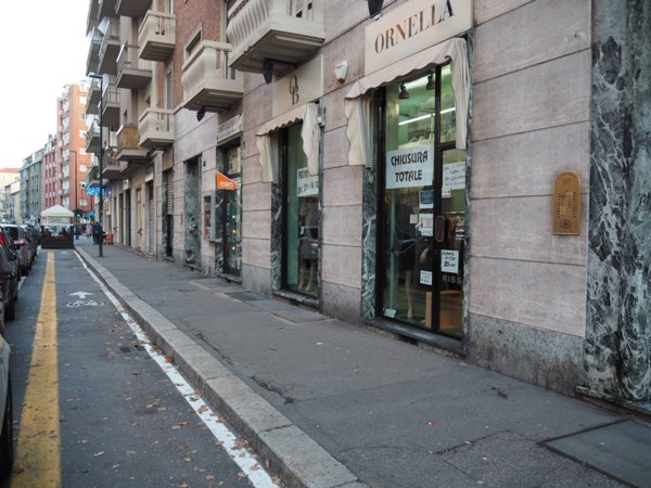 negozio in vendita a Torino in zona Parella