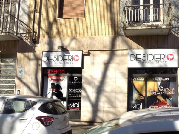 negozio in vendita a Torino in zona Mirafiori Nord