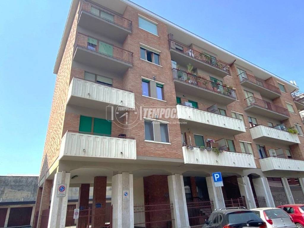 locale commerciale in vendita a Torino in zona Barriera di Milano