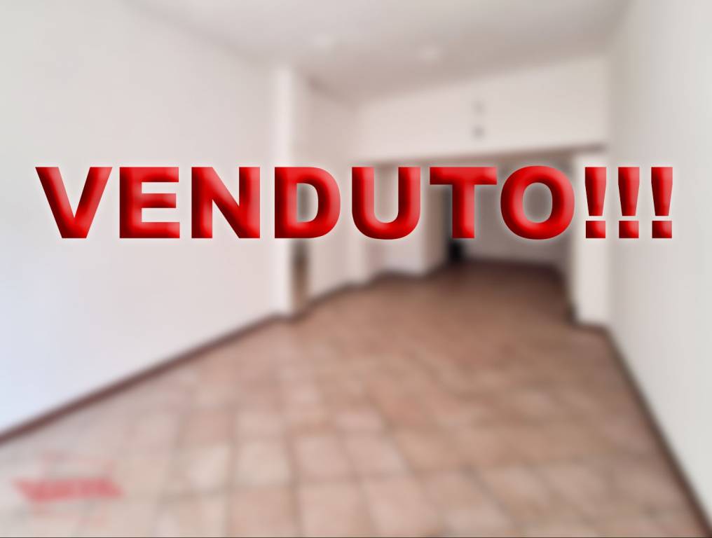 negozio in vendita a Torino in zona Rebaudengo