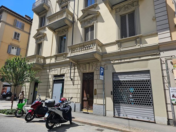 locale commerciale in vendita a Torino in zona Crocetta