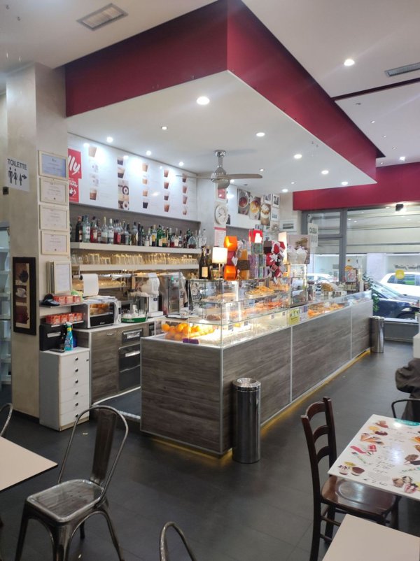 locale commerciale in vendita a Torino in zona Vanchiglia