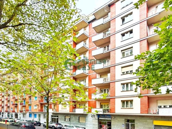 negozio in vendita a Torino in zona Rebaudengo