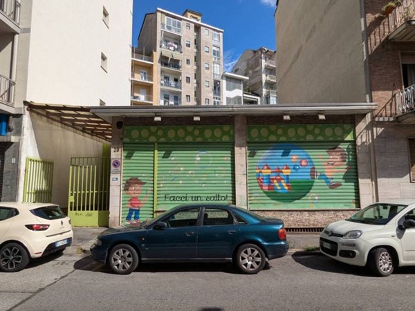 negozio in vendita a Torino in zona Santa Rita