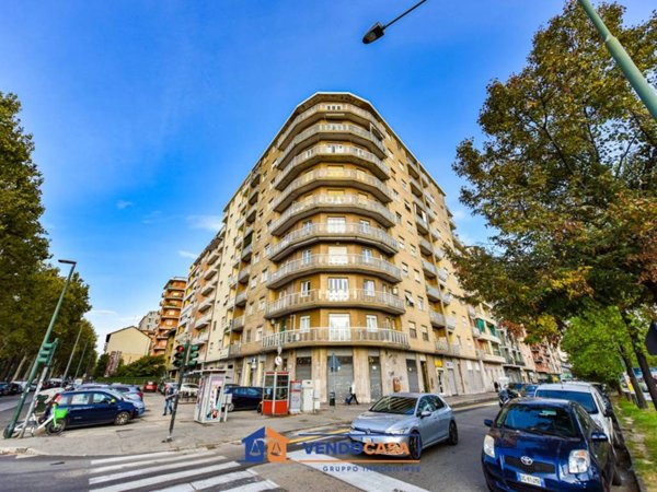 appartamento in vendita a Torino in zona Lingotto