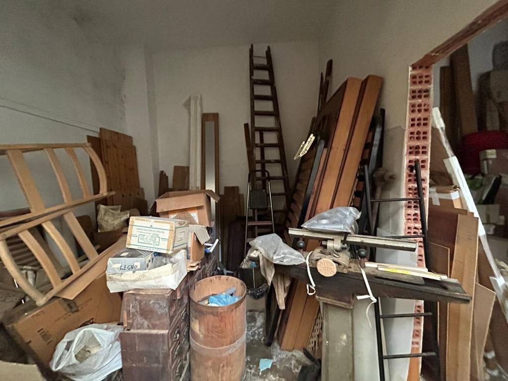 locale di sgombero in vendita a Torino in zona Lucento