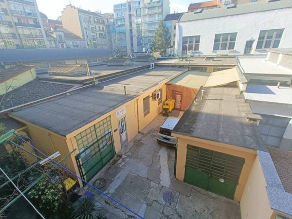 negozio in vendita a Torino in zona Mirafiori Nord