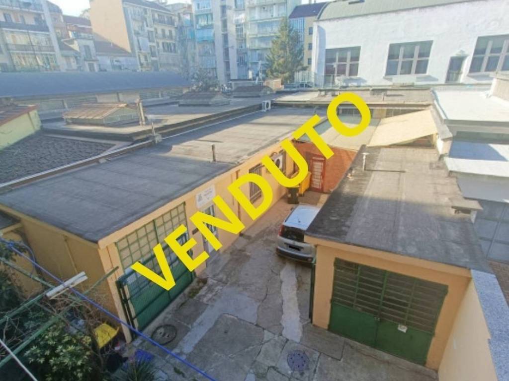 negozio in vendita a Torino in zona Santa Rita